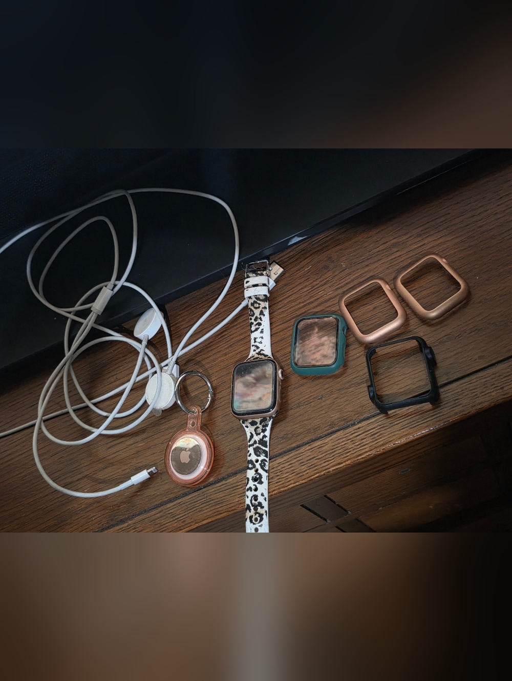 Apple Watch Series 5, Air Tag, Accessories, Chargers Covers Leopard Watchband